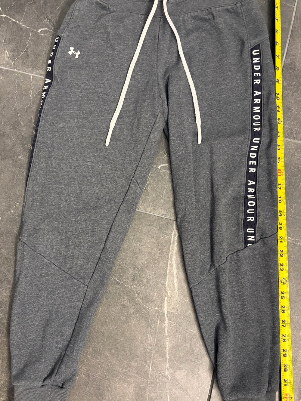 Under Armour Wonen’s Gray Jogger Sweatpants